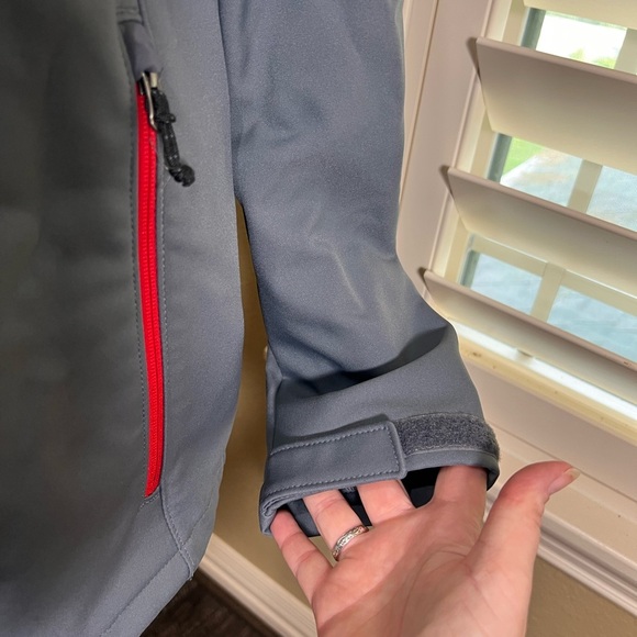 Columbia Men's Performance Jacket in Gray with Red Accents - Picture 4 of 9
